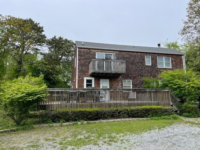 20 Magee Dr in Southampton, NY - Building Photo - Building Photo