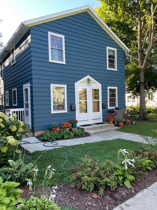 1331 Jenifer St, Unit #2 in Madison, WI - Foto de edificio