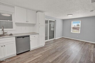 6325 Pridgen St in Panama City, FL - Building Photo - Building Photo