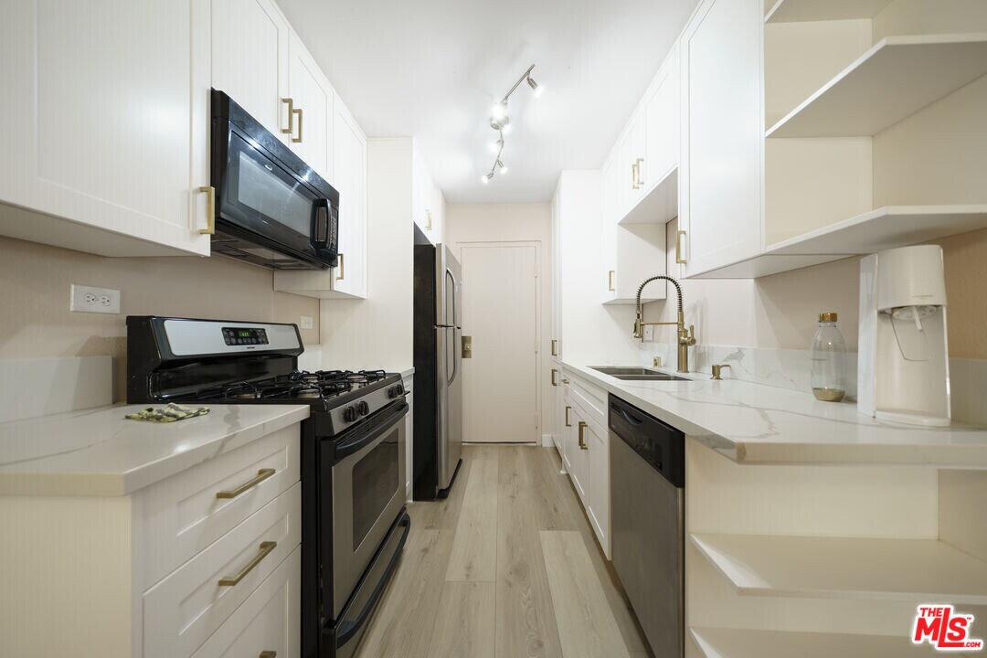 421 La Fayette Park Pl in Los Angeles, CA - Building Photo