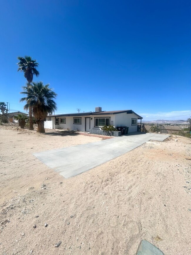 73778 Siesta Dr in Twentynine Palms, CA - Foto de edificio - Building Photo