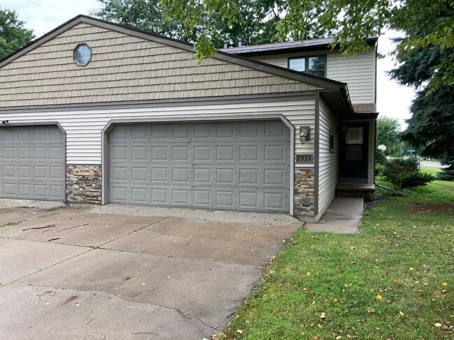 property at 1933 N Whitney Dr