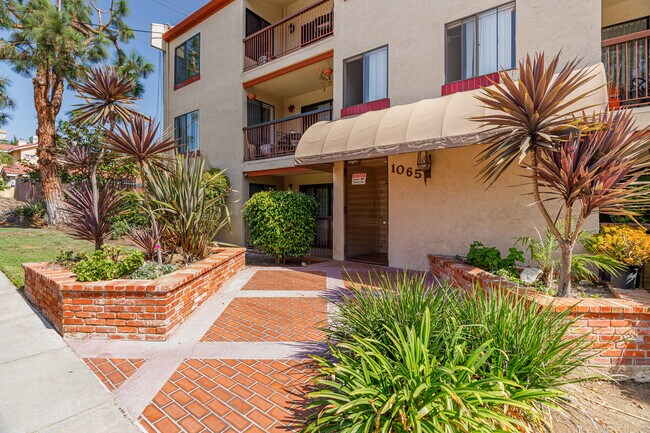 Rio Vista in San Diego, CA - Building Photo - Building Photo