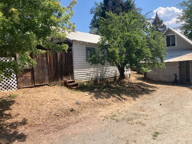 875 Main St in Weaverville, CA - Building Photo - Building Photo
