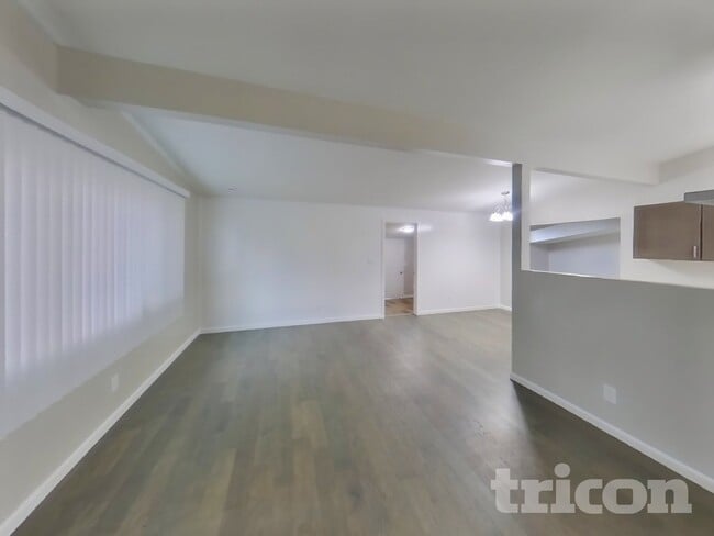 2416 SW 330th St in Federal Way, WA - Building Photo - Building Photo