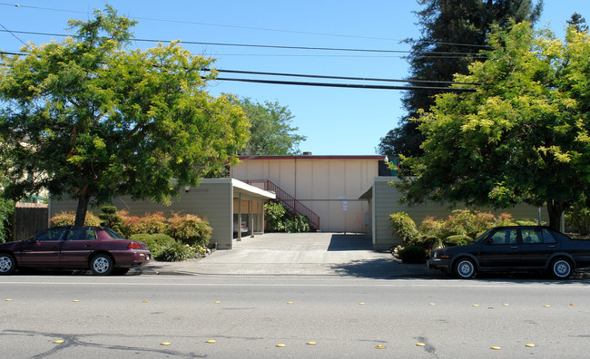 WOODLANDS in Santa Rosa, CA - Foto de edificio - Building Photo