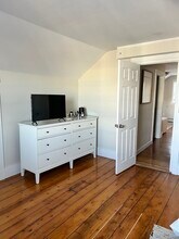364 W 4th St, Unit 4 in Boston, MA - Building Photo - Building Photo