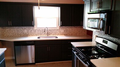1828 Larkins Wy in Pittsburgh, PA - Building Photo - Building Photo
