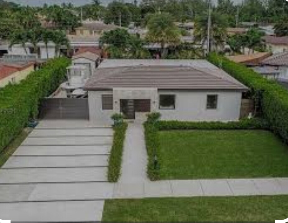 7509 SW 30th St in Miami, FL - Foto de edificio