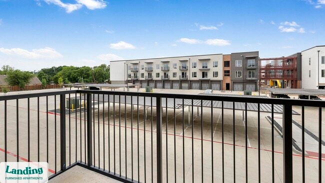 650 E Sycamore St in Denton, TX - Building Photo - Building Photo