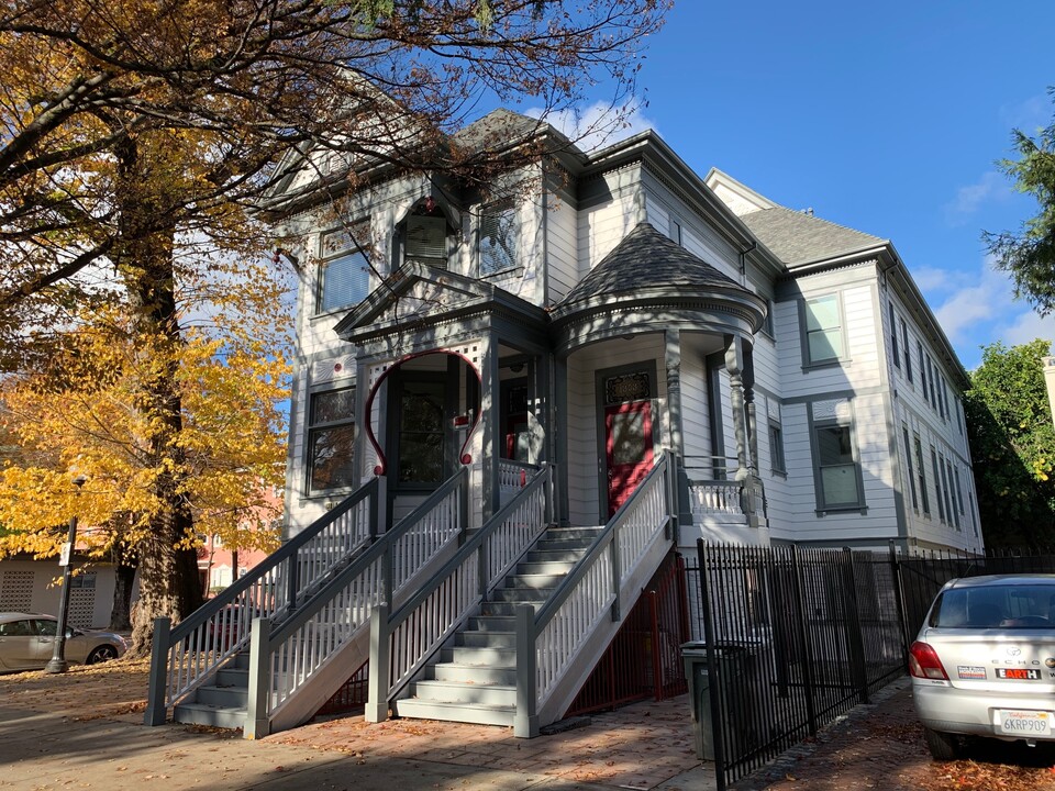 1301 H Street in Sacramento, CA - Building Photo