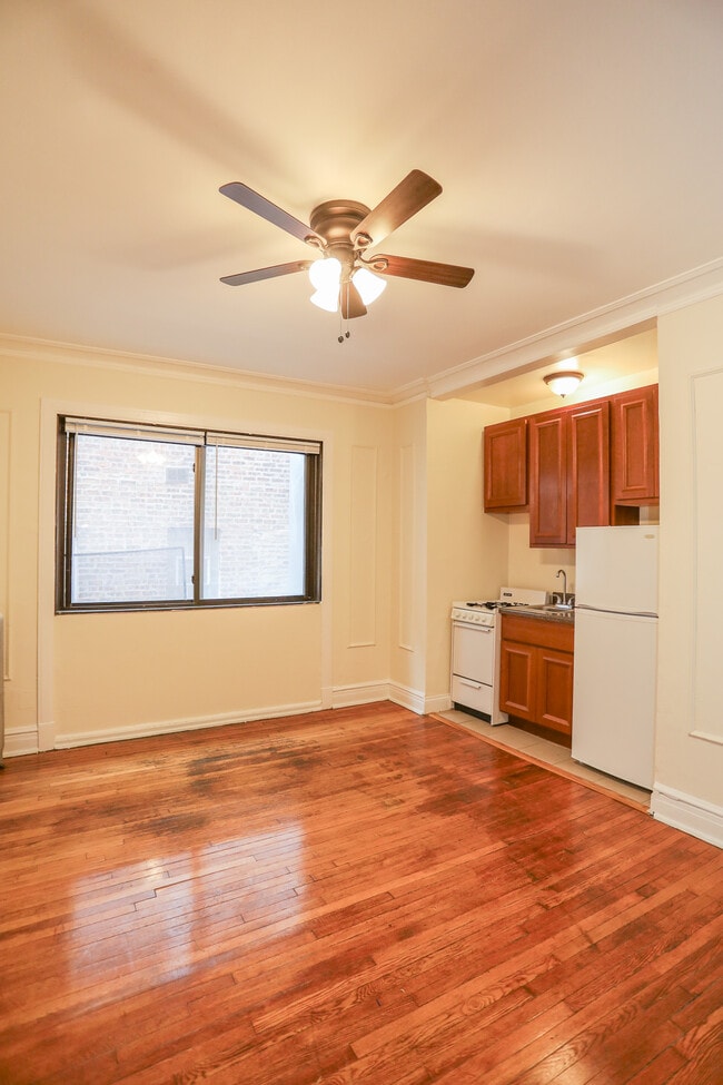 4546 N Malden St, Unit #210 in Chicago, IL - Building Photo - Building Photo