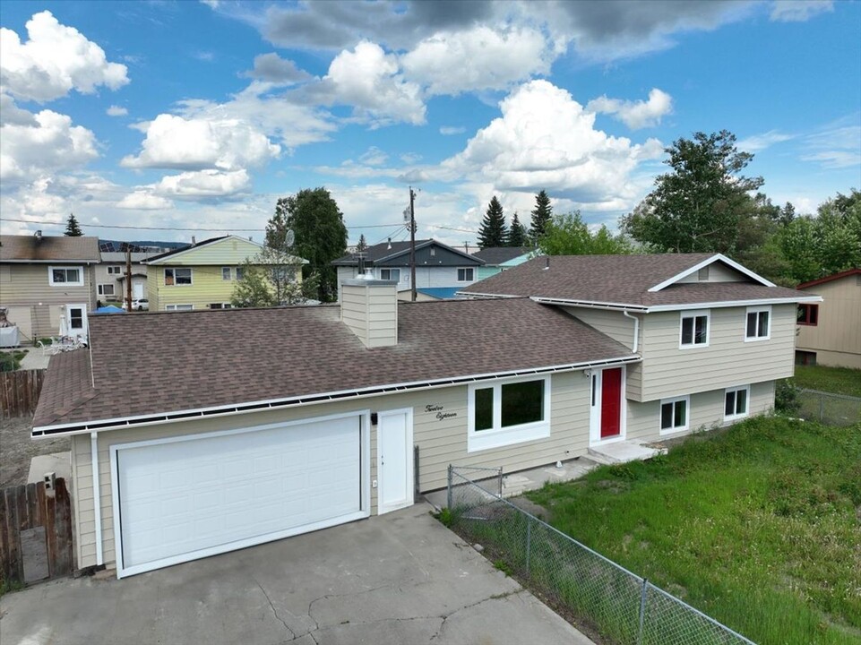 1218 Wild Rose Ave in Fairbanks, AK - Building Photo