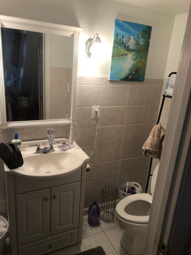 306 Highland Ave-Unit -Room B in Winchester, VA - Building Photo - Building Photo