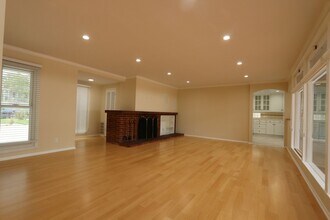 8005 Kentwood Ave in Los Angeles, CA - Building Photo - Building Photo