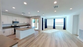 1627 Vlg Grn Wy in Beaumont, CA - Building Photo