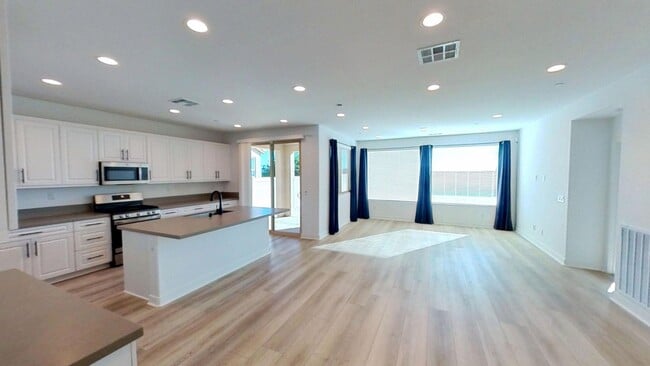 property at 1627 Vlg Grn Wy