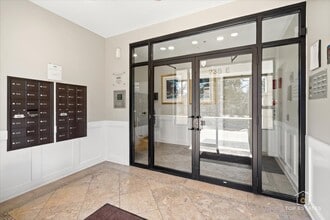 238 E Irving Park Rd in Wood Dale, IL - Foto de edificio - Building Photo