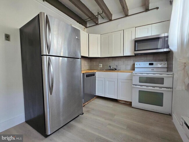 property at 2620 E Somerset St