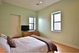 169 Chelsea St, Unit #8 in Boston, MA - Building Photo - Building Photo