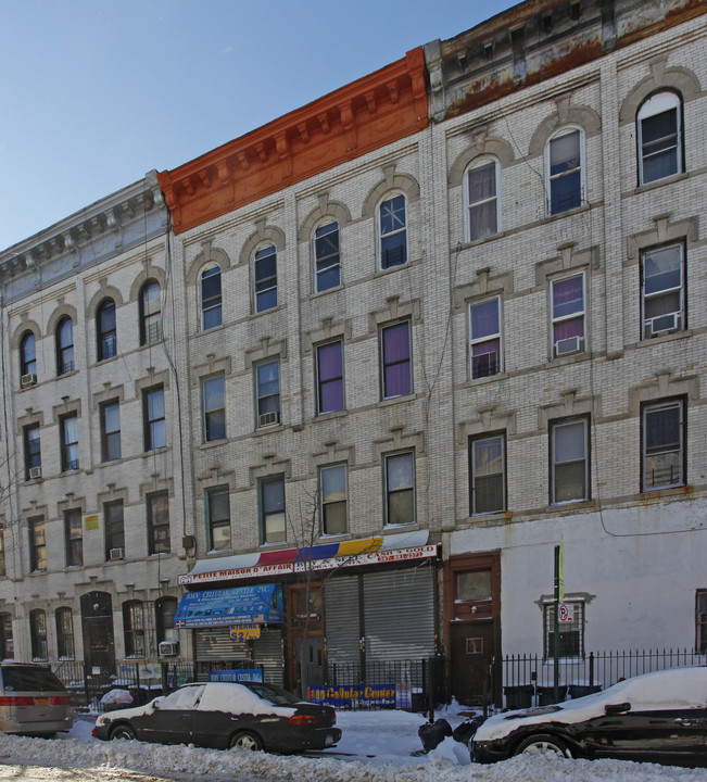 272 Irving Ave in Brooklyn, NY - Building Photo