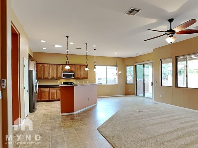 1141 W Tenniel Dr in Green Valley, AZ - Foto de edificio - Building Photo