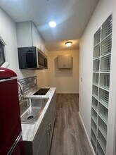 5934 Manola Way in Los Angeles, CA - Building Photo - Building Photo