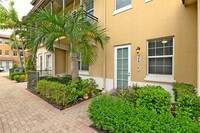 966 SW 147th Ave in Pembroke Pines, FL - Building Photo - Building Photo