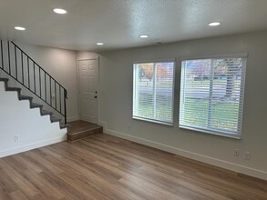 7486 S 1000 E in Midvale, UT - Foto de edificio - Building Photo