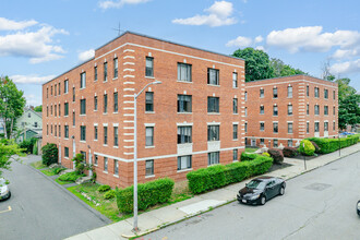 Cedar Arms in Worcester, MA - Foto de edificio - Building Photo