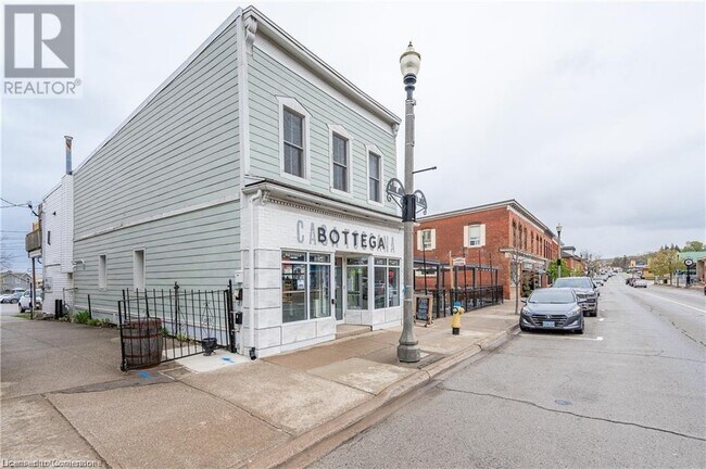 22 Main St E in Grimsby, ON - Building Photo - Building Photo