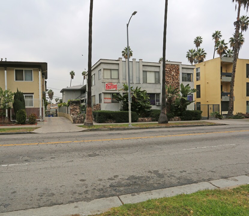 450 S Normandie Ave in Los Angeles, CA - Building Photo