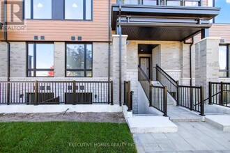 3175 Denison St in Markham, ON - Building Photo - Building Photo