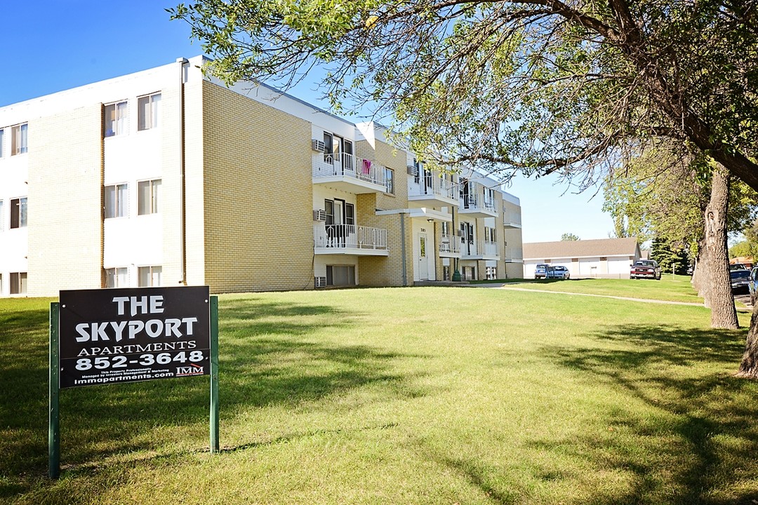 Skyport in Minot, ND - Building Photo