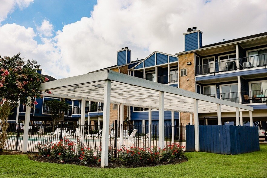 18511 Egret Bay Blvd, Unit 206 in Houston, TX - Building Photo