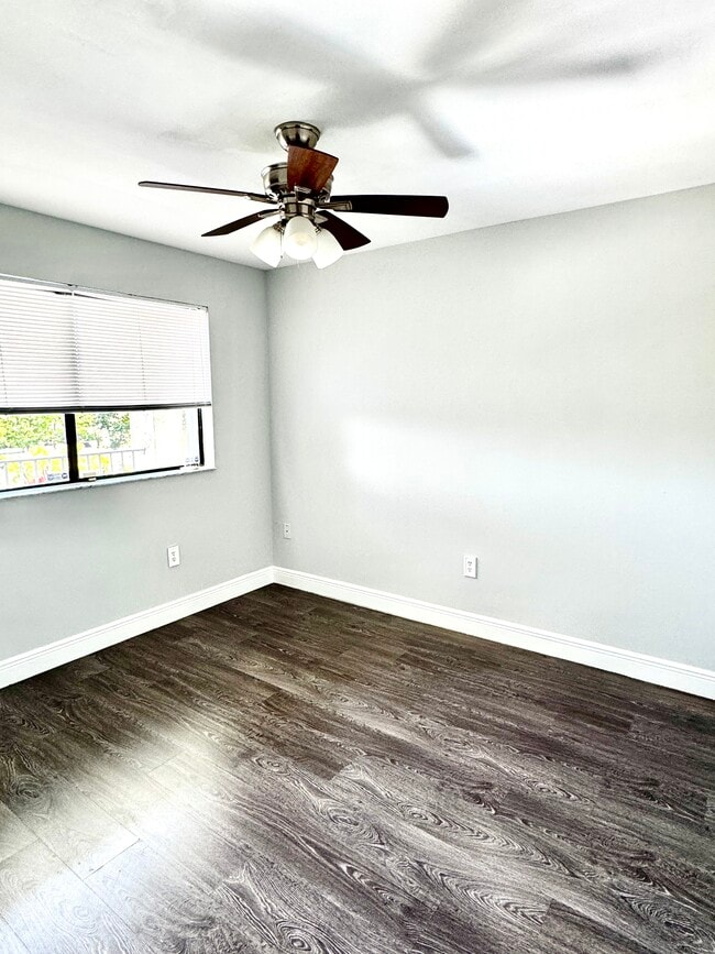 2334 S Cypress Bend Dr, Unit 404 in Pompano Beach, FL - Building Photo - Building Photo