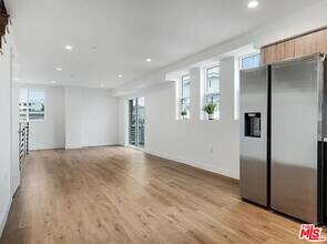 334 Alexandria Ave in Los Angeles, CA - Building Photo - Building Photo