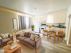 Carlson Apartments in Regina, SK - Building Photo - Building Photo