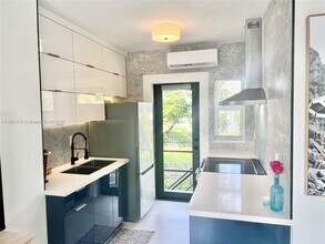 8270 NE 1st Pl in Miami, FL - Building Photo - Building Photo
