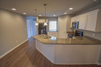 105 S Ray Ave in Fayetteville, AR - Building Photo - Building Photo