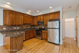 6400 W Raven St in Chicago, IL - Foto de edificio - Building Photo