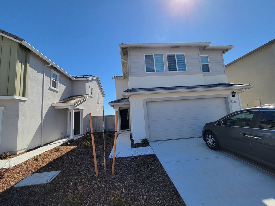 2081 Shady Tree Cir in Roseville, CA - Building Photo