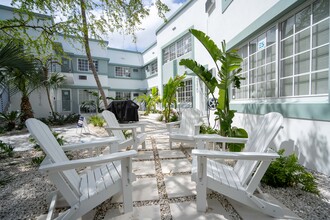2418 Flamingo Dr in Miami Beach, FL - Foto de edificio - Building Photo