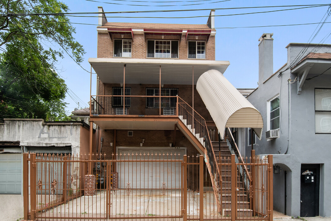 747 Beach Ave in Bronx, NY - Building Photo