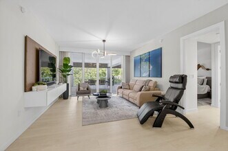 200 SE Mizner Blvd in Boca Raton, FL - Building Photo - Building Photo