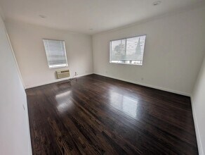 5219 Packard St, Unit 5219 in Los Angeles, CA - Building Photo - Building Photo