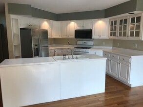 2704 Cherry Hills Dr in Champaign, IL - Building Photo - Building Photo