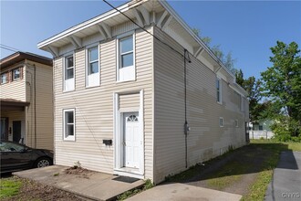 170 W 8th St in Oswego, NY - Building Photo - Building Photo