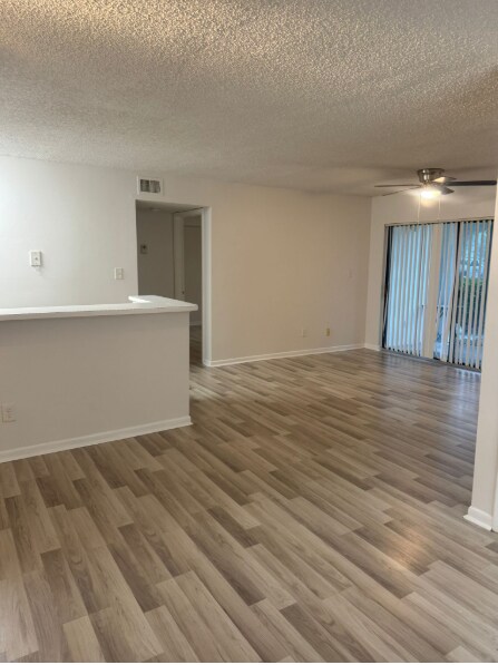 560 S Park Rd in Hollywood, FL - Building Photo