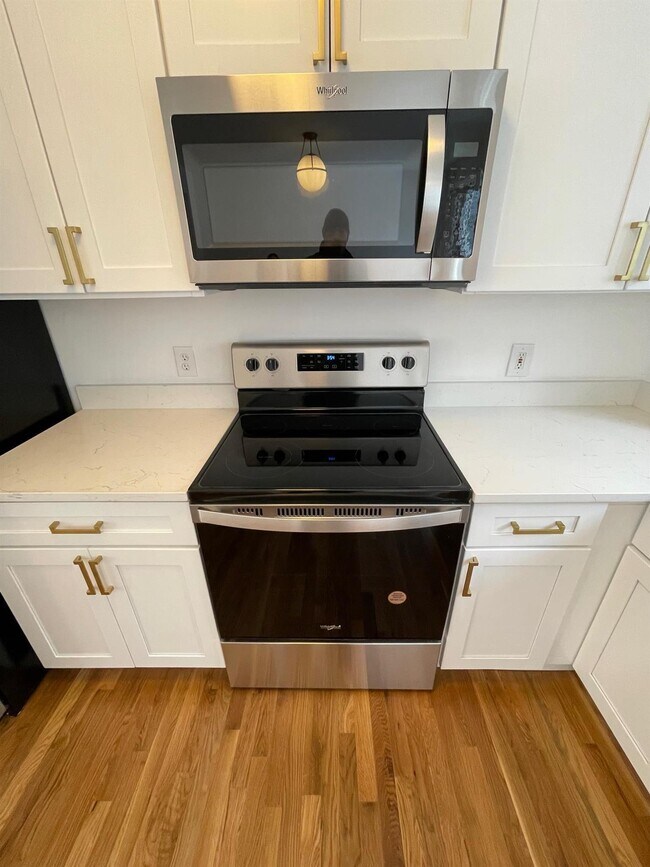 26 Thorndike St, Unit 3 in Somerville, MA - Building Photo - Building Photo